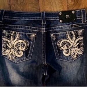 Gorgeous Miss Me Capri Jeans With Embroidered Pockets 22" Inseam